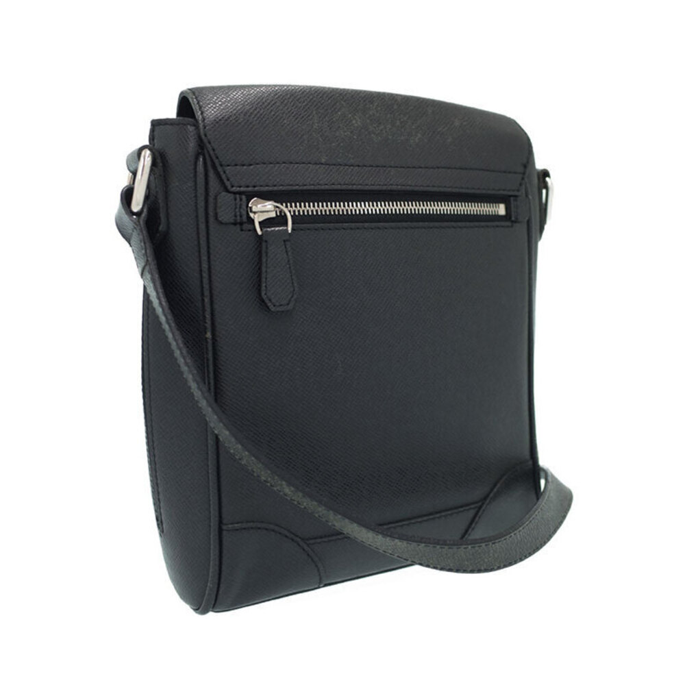 Louis Vuitton Bag Taiga Shoulder Luca